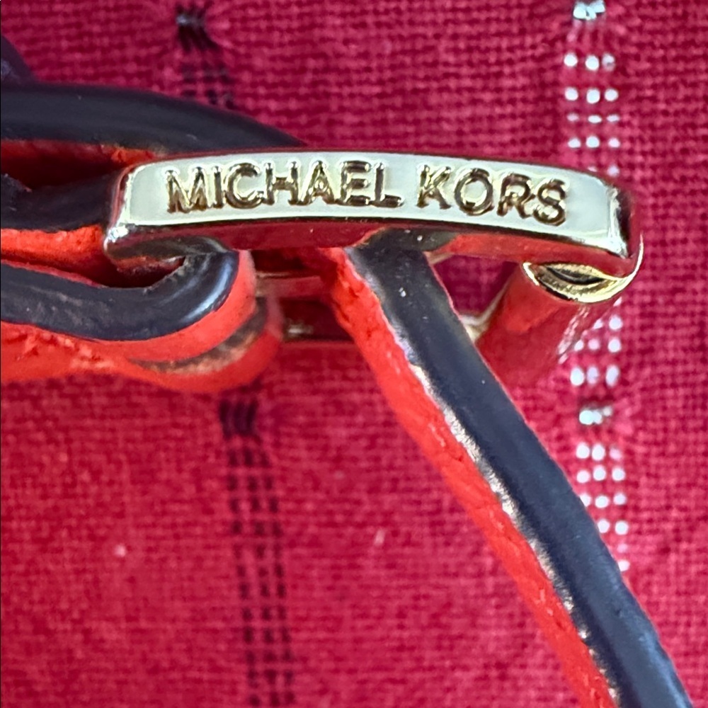 Michael Kors Pebbled Leather crossbody bag EST 1981 Gold hardware. Like New - Picture 9 of 16